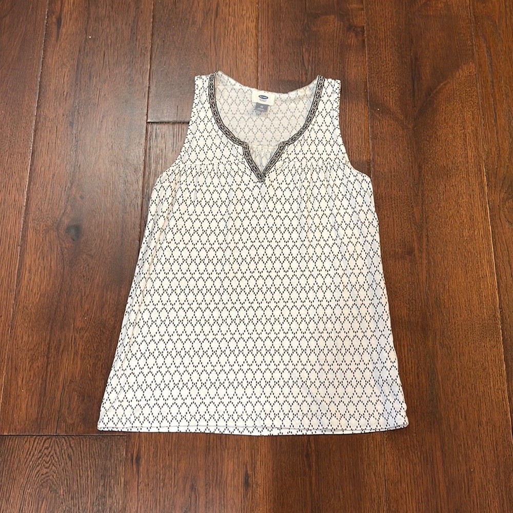 Old Navy Black & White Sleeveless Blouse